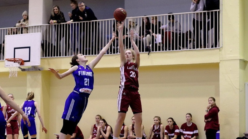 Luīze Sila nopelnīja turnīra vērtīgākās spēlētājas balvu. Foto: Siim Semiskar, basket.ee