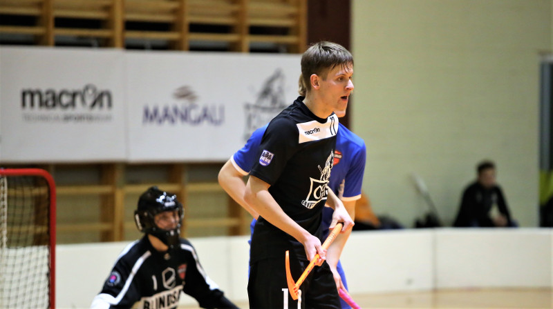 Uzvaras vārtu autors Patriks Brieže (Ogres Vilki). Foto: Ritvars Raits, floorball.lv