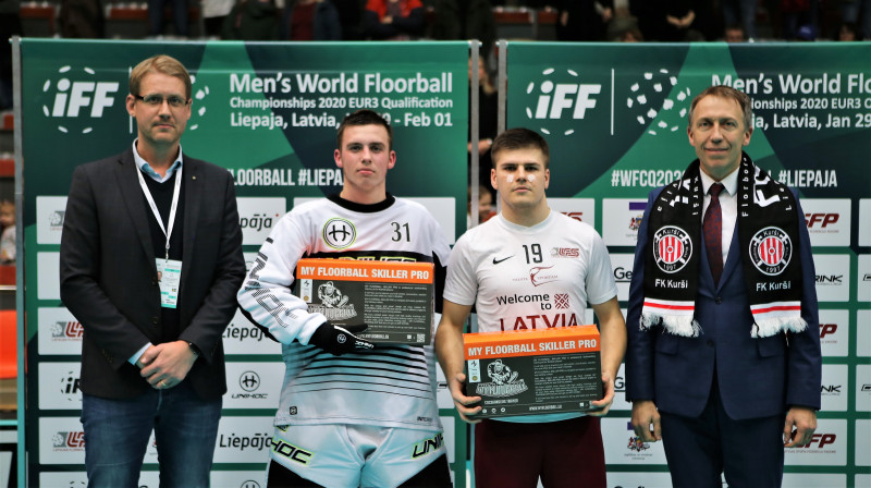 Labākie spēlētāji: Toms Akmeņlauks (#19) un Emils Bots (#31). Foto: Ritvars Raits, floorball.lv