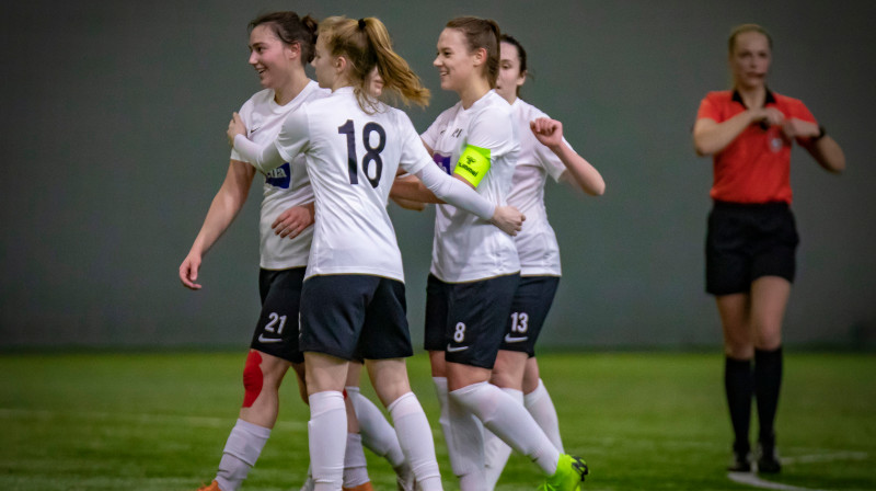 "Rīgas Futbola skola" gatavojas atgriezties sieviešu futbola tronī / Foto: Nora Krevņeva-Baibakova