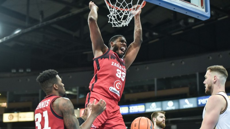 Džeisons Tompsons triec bumbu grozā. Foto: FIBA