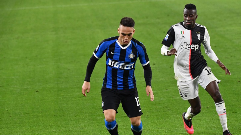 Lautaro Martiness pret Blēzu Matuidī. Foto: AFP/Scanpix