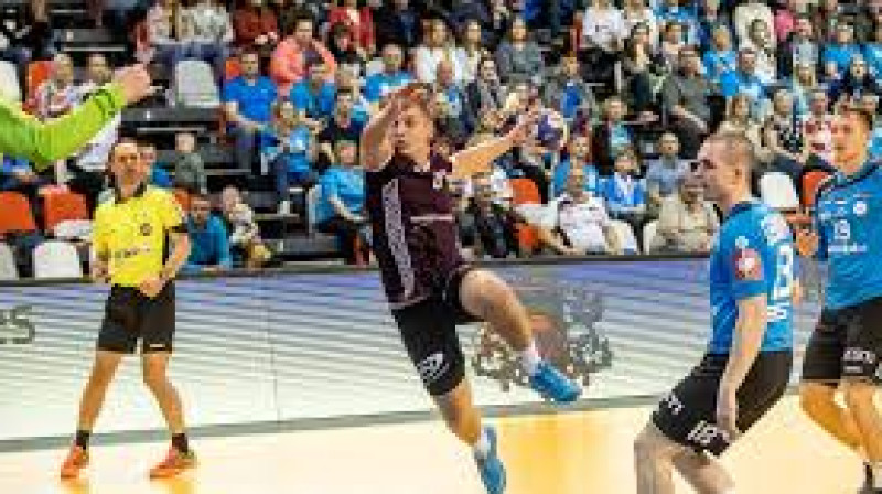 Viens no jaunākajiem Latvijas izlases handbolistiem Uvis Starzdiņš karjeru turpinās Zviedrijā.
