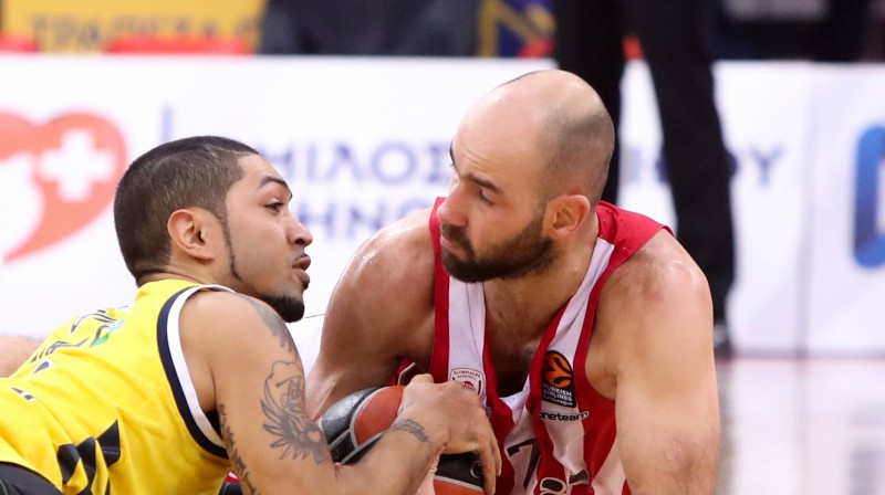 Vasilis Spanulis (pa labi) pret Peitonu Sivu. Foto: imago images/ANE Edition/Scanpix