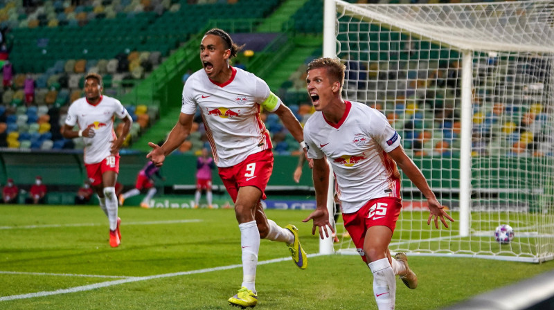 Leipcigas "RasenBallsport" futbolisti svin Dani Olmo (Nr. 25) vārtu guvumu. Foto: Peter Schatz/imago images/Scanpix