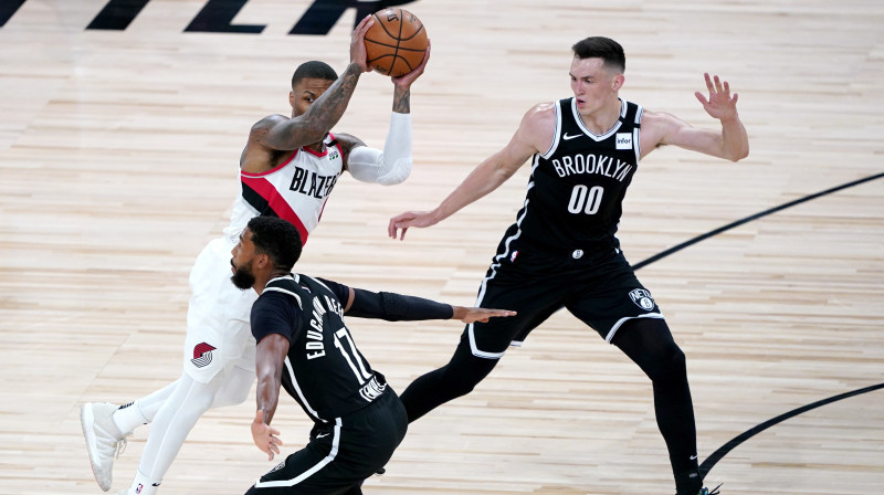 Rodions Kurucs aizsardzībā pret Deimienu Lilardu. Foto: AFP/Scanpix