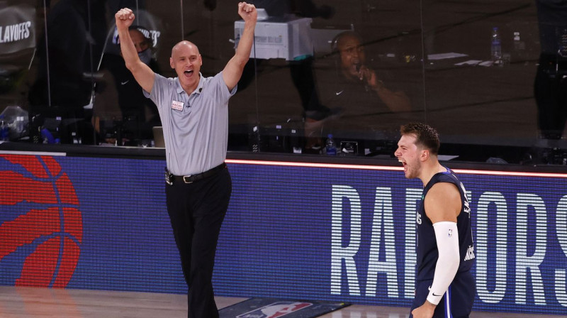 Riks Kārlails un Luka Dončičs. Foto: EPA / Scanpix