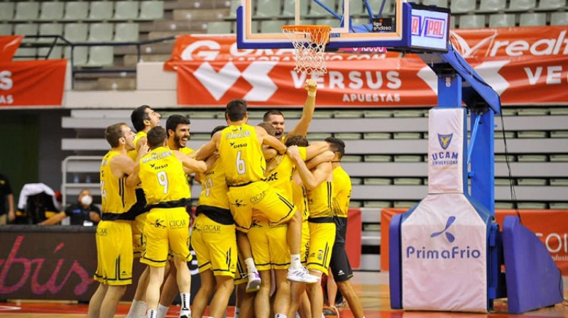 Tenerifes basketbolisti līksmo Mursijā. Foto: Tenerife