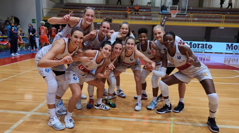 "Reyer Venezia" basketbolistes: Itālijas Superkausa īpašnieces pēc 12 gadu pārtraukuma. Foto: Reyer