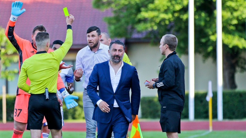 Tamazs Pertija (priekšplānā) un Viorels Frunze. Foto: Valmiera FC