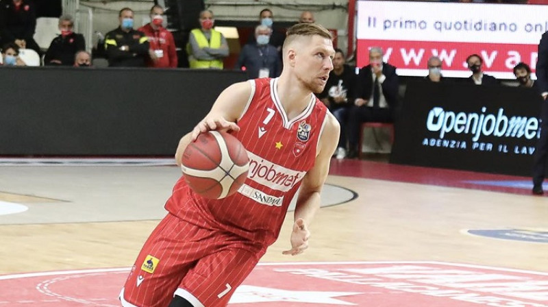 Ingus Jakovičs: 13 punkti pret Boloņas "Virtus". Foto: Pallacanestro Varese