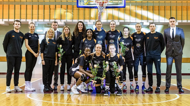 TTT basketbolistes, treneri un personāls. Foto: Mikus Kļaviņš