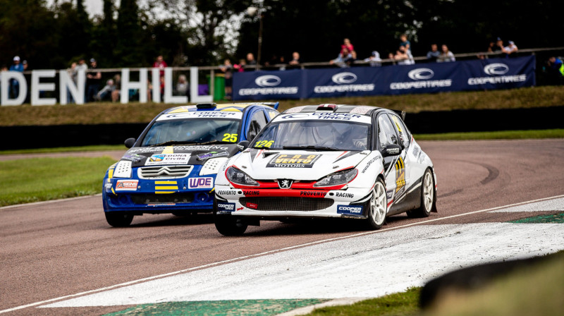 Roberts Vītols (priekšplānā). Foto: 5 Nations British Rallycross Championship