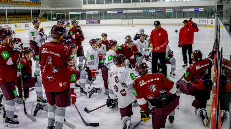 Latvijas hokeja izlase treniņā. Foto: LHF