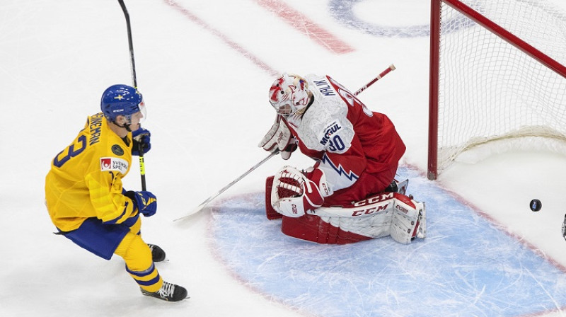 Emils Heinemans gūst vārtus mazākumā. Foto: The Canadian Press/PA Images