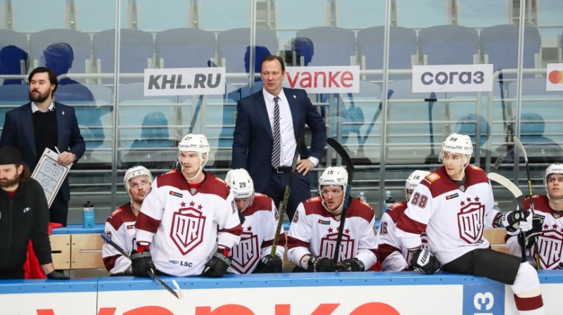 Pēteris Skudra un Rīgas ''Dinamo'' hokejisti. Foto: Artūrs Stabulnieks/dinamoriga.lv