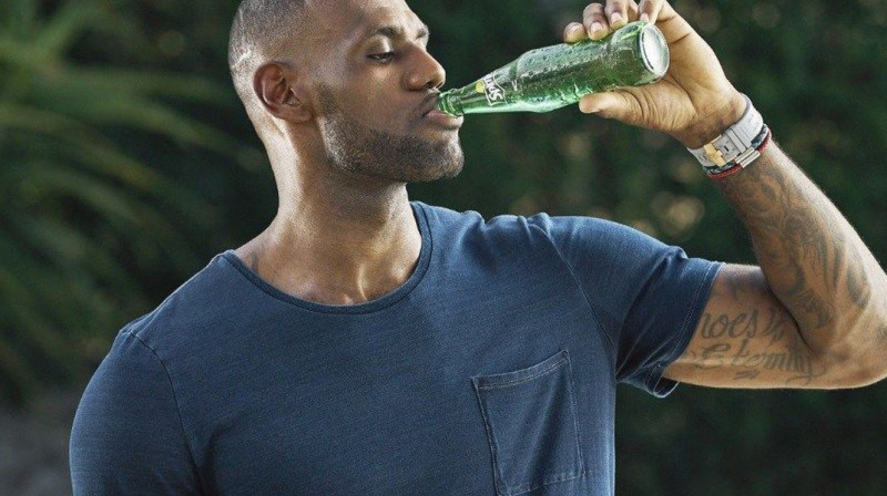 Lebrons Džeimss dzer ''Sprite''. Foto: The Coca-Cola Company