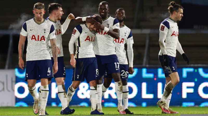 "Hotspur" futbolisti svin Harija Vinksa vārtu guvumu. Foto: REUTERS/Scanpix.ee