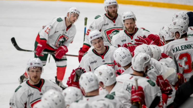 Kārlis Ozoliņš un Mārtiņš Gipters. Foto: Guntis Lazdāns, Optibet hokeja līga