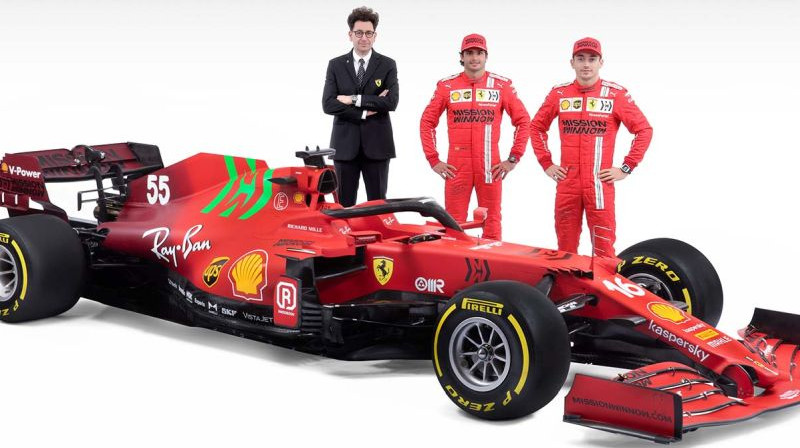 "Ferrari" komandas piloti, vadītājs un jaunais auto. Foto: Scuderia Ferrari