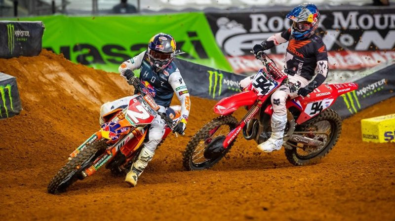 Kūpers Vebs un Kens Rokzens Ārlingtonā. Foto: AMA Supercross