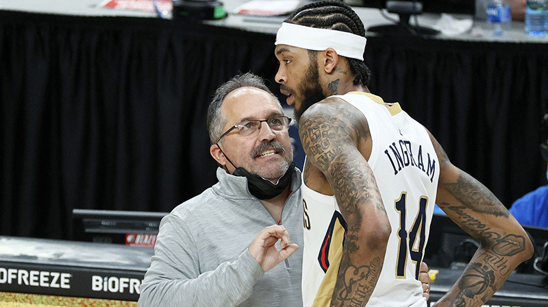 Stens Van Gandijs un "Pelicans" zvaigzne Brendons Ingrams. Foto: AFP/Scanpix