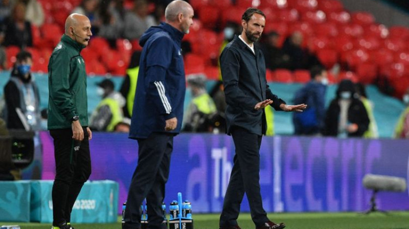 Abu izlašu treneri Anglijas un Skotijas spēlē. Foto: AFP/Scanpix