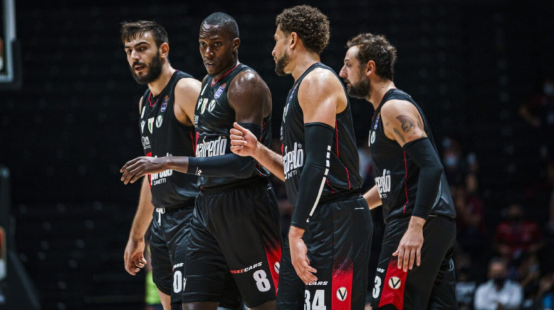 ''Virtus'' basketbolisti no kreisās: Amadeo Tesitori, Kevins Hervijs, Kails Vīmss un Marko Belinelli. Foto: Virtus