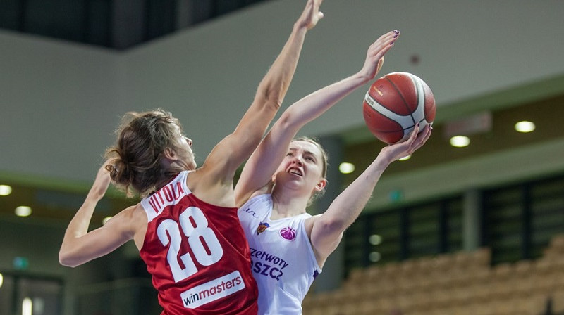 Kristīne Vītola aizsardzībā. Foto: EuroCup Women