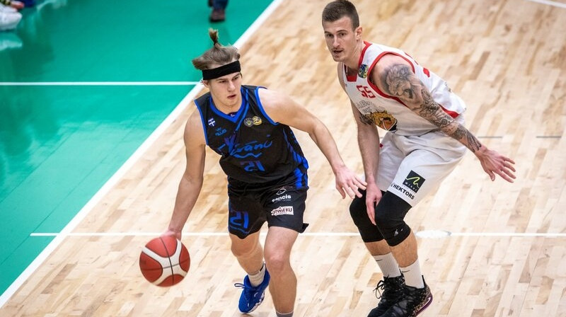 Toms Liepiņš ar bumbu. Foto: basket.lv