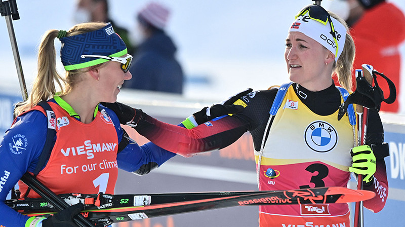 Hanna Sola pēdējos trīssimts metros zaudēja Martai Olsbū Reiselannai. Foto: AFP/Scanpix