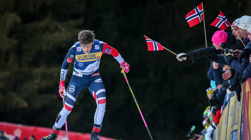 J.H.Klēbo 2019.gadā slēpo pretī pirmajai uzvarai tūrē. Rītdien viņš var tikt pie otrās kopvērtējuma uzvaras. Foto: olympics.com