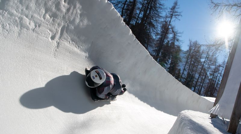 Martins Dukurs treniņbraucienā Sanktmoricas dabīgajā ledus trasē. Foto: Viesturs Lācis/bobslejs.lv