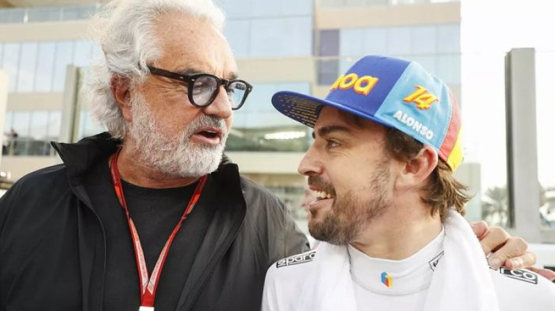 Flavio Briatore un Fernando Alonso. Foto: Motorsport.com