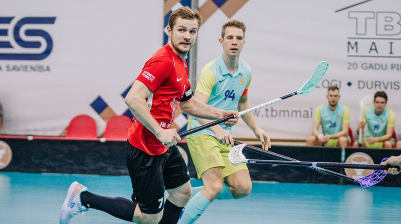 Mārtiņš Broks pret Niku Ķuzuli
Foto: Floorball.lv