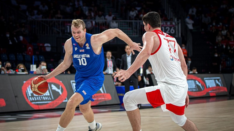 Dens Klārks 2021. gada 28. novembrī "Sinan Erdem" arēnā Stambulā. Foto: FIBA