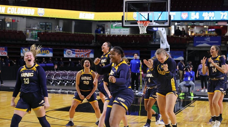 Sabīne Lipe un #8 "Northern Colorado":  uzvara ceturtdaļfinālā pār #1 "Idaho State". Foto: UNC Bears