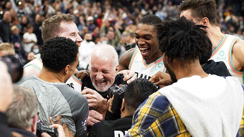 Gregs Popovičs kļuvis par visvairāk uzvarām bagāto NBA treneri. Foto: USA Today Sports/Scanpix