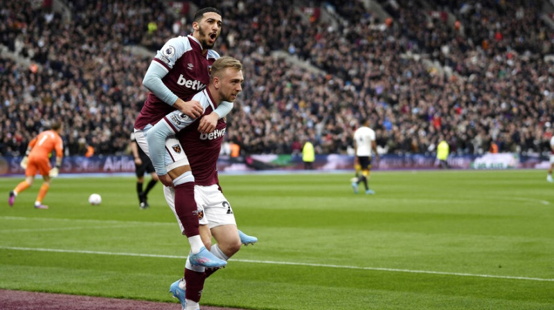 Džerods Bouens un Saids Benrahmā. Foto: Reuters/Scanpix