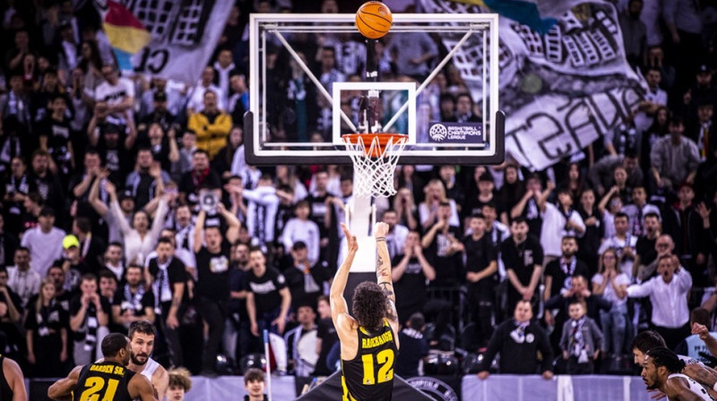 Džona Radebo izpilda soda metienu. Foto: FIBA Champions League