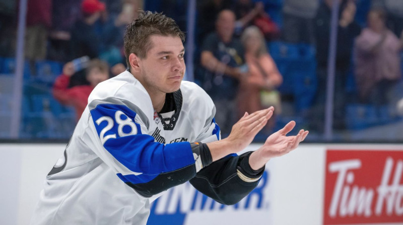 Sentdžonas "Sea Dogs" hokejists Viljams Dufūrs. Foto: Canadian Hockey League