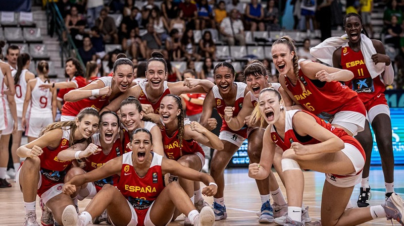 Spānijas kadetes 13. reizi spēlēs Eiropas čempionāta finālā. Foto: FIBA