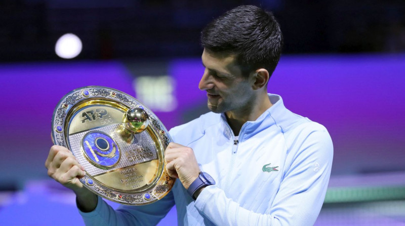 2022. gada Astanas ATP 500 punktu sacensību uzvarētājs Novaks Džokovičs. Foto: Pavel Mikheyev/Reuters/Scanpix