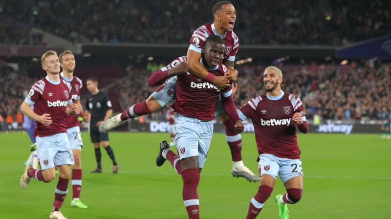 Kurts Zumā un "West Ham" futbolisti svin vārtu guvumu. Foto: Paul Terry/Zumapress.com/Scanpix