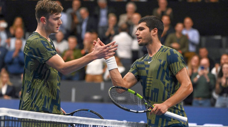 Jaunās paaudzes tenisa zvaigznes: Džeks Dreipers un Karloss Alkarass. Foto: Fabrice Coffrini/AFP/Scanpix