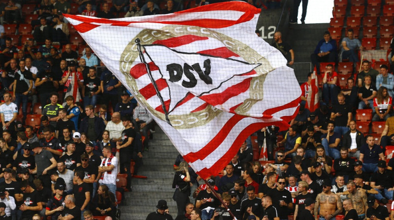 Eindhovenas PSV līdzjutēji "Emirates" stadionā. Foto: Reuters/Scanpix