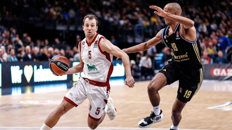 Kevins Pangoss pret Luisu Olindi. Foto: Olimpia Milano