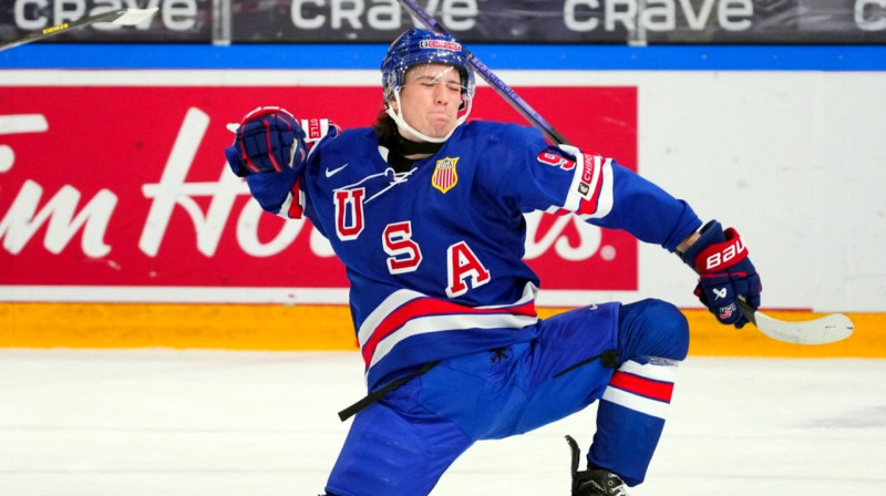 ASV U20 valstsvienības uzbrucējs Raiens Lenards pēc vārtu guvuma. Foto: IIHF