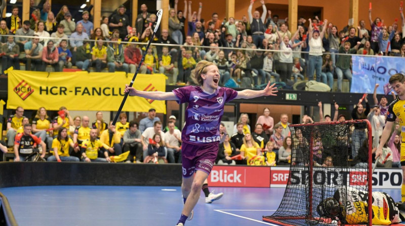 Valte Karvonens ar četriem vārtu guvumiem sekmēja "Floorball Thurgau" jau otro uzvaru sērijā pret regulārās sezonas uzvarētājiem, foto: Markus Aeschimann