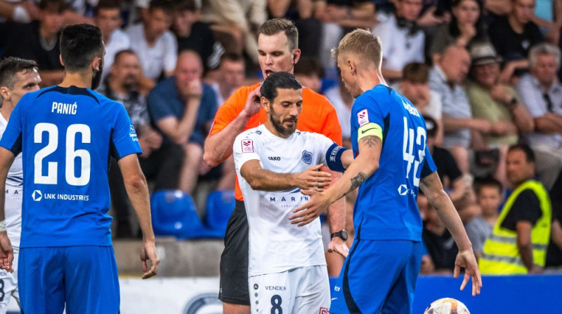 Milošs Jojičs un Žiga Lipuščeks. Foto: Zigismunds Zālmanis/Riga FC